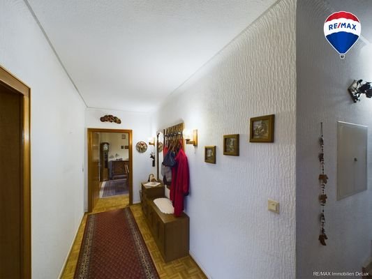 RE/MAX Immobilien DeLux Fluransicht 1 EG