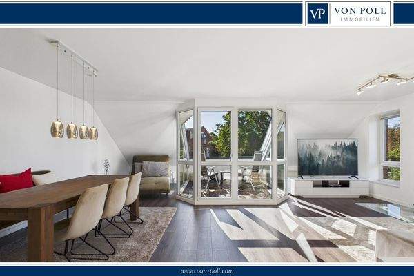 Wohn-/ Esszimmer mit Süd-Balkon