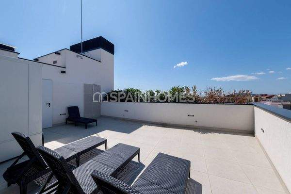 Properties in a Complex with Swimming Pool in Barcelona Andreu