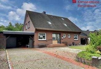 Ansicht Haus und Hofauffahrt