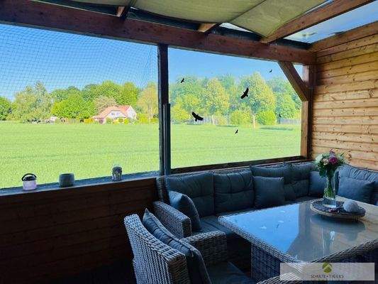 Loggia mit Blick in die angrenzende Natur