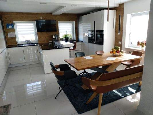 Essbereich und offene Küche