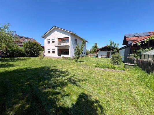 weitläufiger Garten