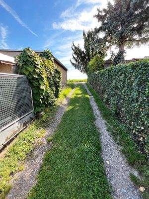 rückwärtige Grundstückszufahrt