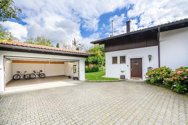 Zufahrt | Doppelgarage neben dem Hauseingang