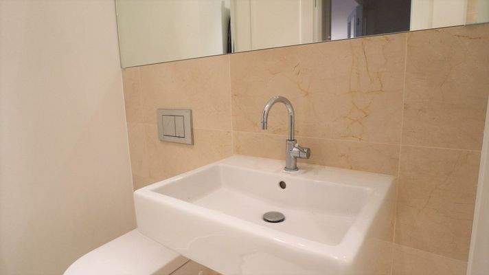 Gäste-WC mit Dusche