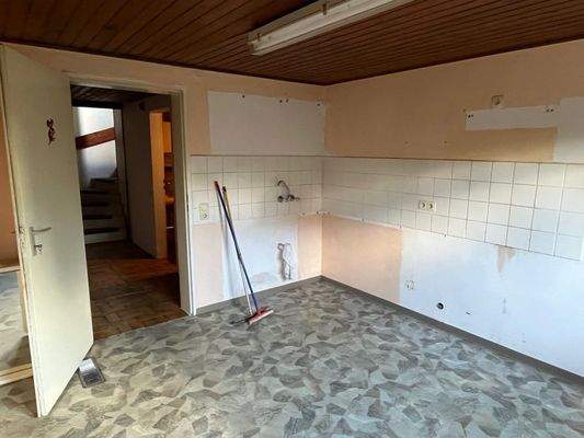 Kellerraum mit Küchenanschlüssen