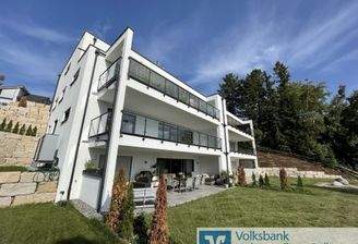 Traunhafte Wohnung mit großem Balkon