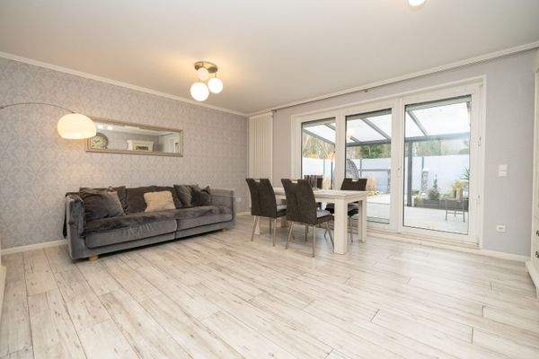 Wohn- und Esszimmer 1/2