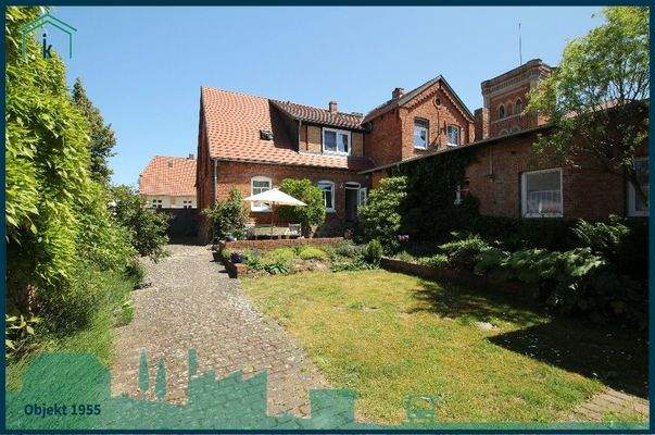 1955 Hausrückseite mit Terrasse.jpg