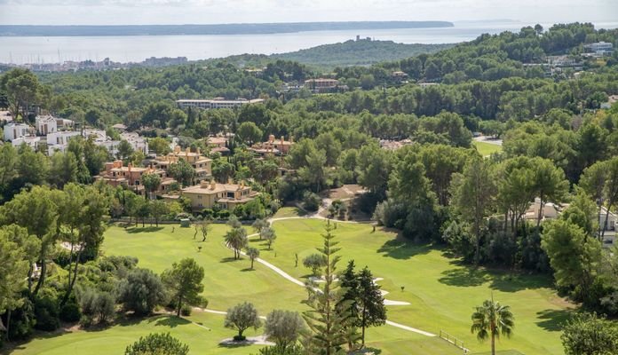 4987 INVESTITION! Grundstück in Son Vida in Ruhelage & herrlichem Blick auf das Meer und die Bucht von Palma 1