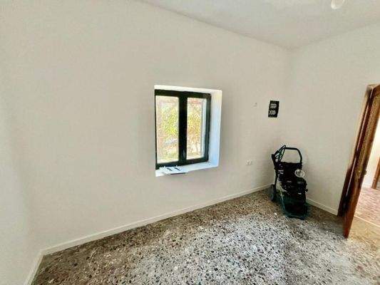 Kreta, Pachia Ammos: Teilweise renoviertes Haus mit Garten zu verkaufen