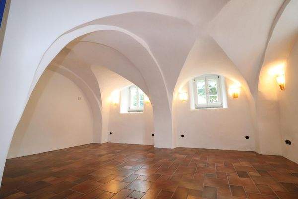 Gewölbe mit Wand- und Fußbodenheizung