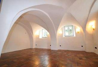 Gewölbe mit Wand- und Fußbodenheizung