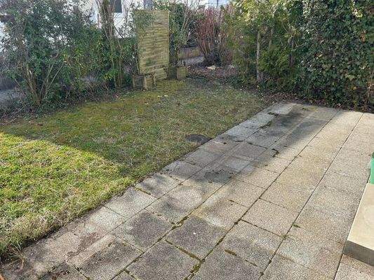 Terrasse und Gartenanteil
