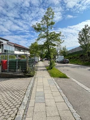 ZUFAHRT I Parkflächen