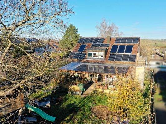 Hausansicht mit Garten in der Vogelperspektive