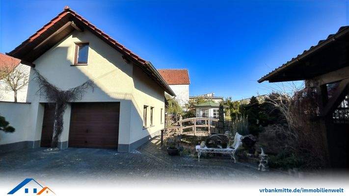 Hofansicht zur Garage