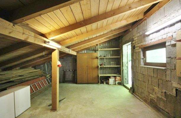 Spitzboden über der Garage