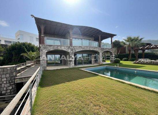 Elegant House with Marina Views in Bodrum Yalıkavak