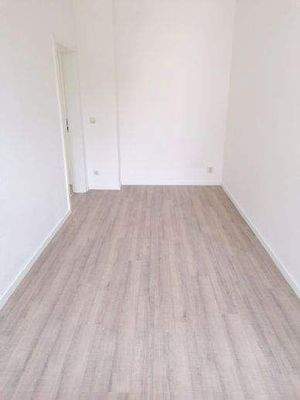 Zimmer 4 mit Laminat