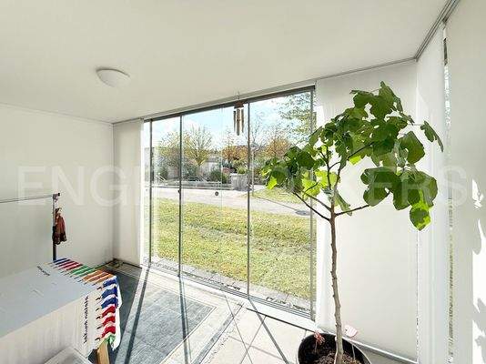 Terrasse mit Frontverglasung