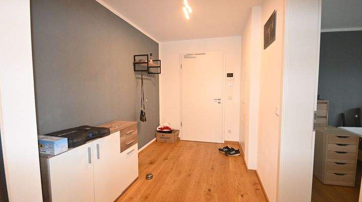 Geräumiger Eingangs- bzw. Garderobenbereich