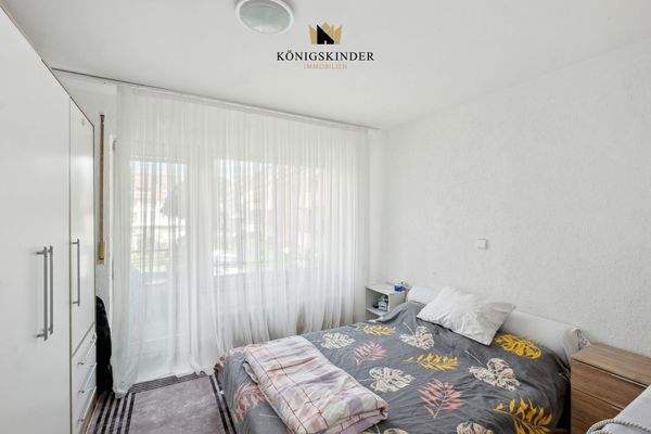 Zimmer mit Balkonzugang