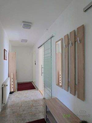 großer Wohnungsflur