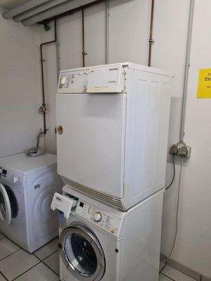 Wasch- und Trockenraum, anbei