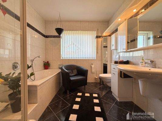 Tageslichtbad im ersten Obergeschoss