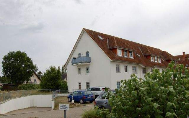 Ansicht mit Zufahrt zur Tiefgarage 