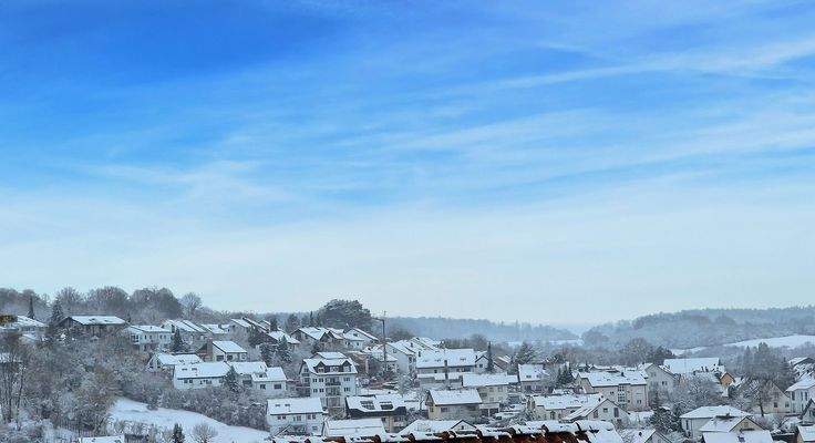 Blick nach Westen auf den Ort