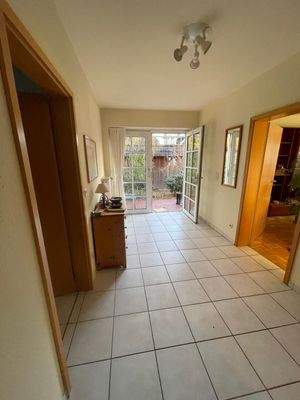 Flur Parterre mit Ausgang zum Garten