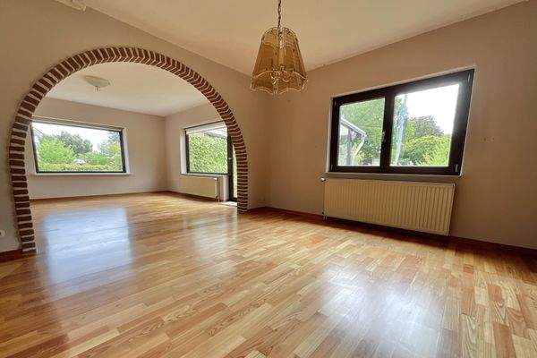 Grosses Wohn- und Esszimmer