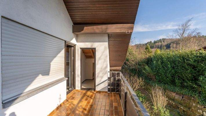 Der Südbalkon im DG mit extra Stauraum