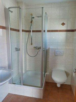 Gäste-WC mit Dusche