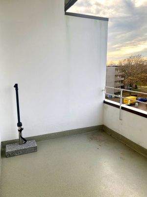 Neu sanierte, sehr sonnige S/W - Loggia