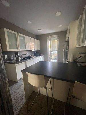 Küche mit Einbauküche.jpg