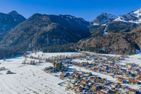 Eingebettet in Chiemgauer Berglandschaft