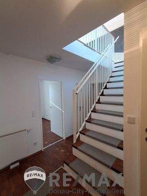 24 Stiegenaufgang 1210