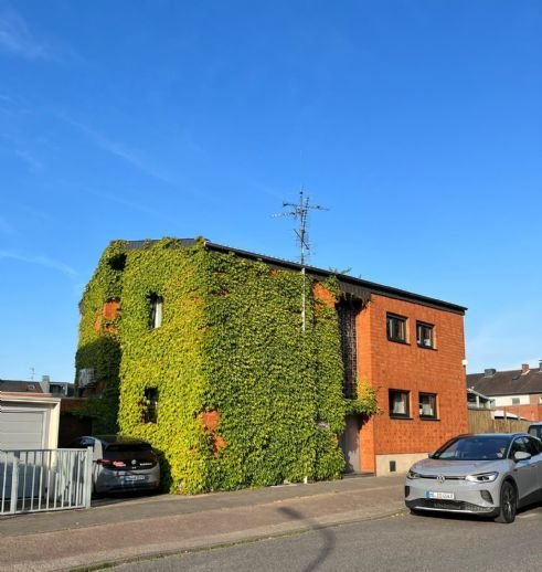 Schickes gepflegtes Zweifamilienhaus in MG-Neuwerk * Pool * Garage * ca. 195 m² Wfl. * Bj. 1982