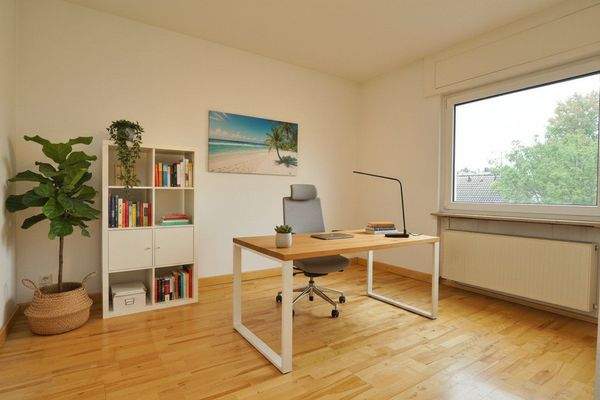 Blumenauer (c) -Arbeitszimmer (KI Verbessert)