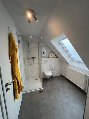 Bad (Dachgeschoss links)