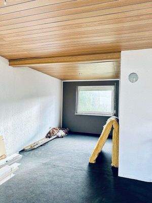 Der große Wohnraum mit Kaminanschluss