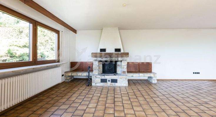 Wohnbereich mit Kamin aus Norwegen