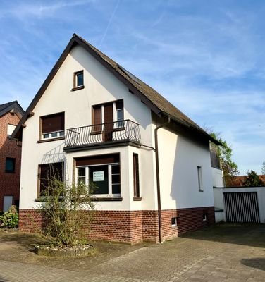 Seitenansicht mit Garage