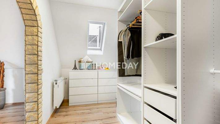 1. OG Ankleidezimmer 1