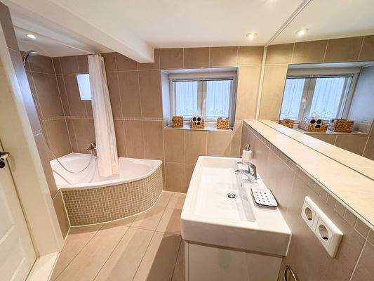 Ihr Herzstück. Ansicht 1 Badezimmer Nr. 2 im EG 