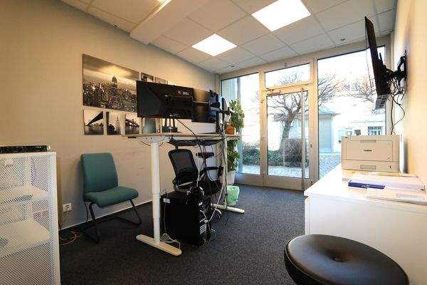 Büroraum mit Eingang